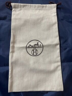 Hermes 💯% Authentic iconic luxurious Dust Bag. Ideal for storing or gifting.